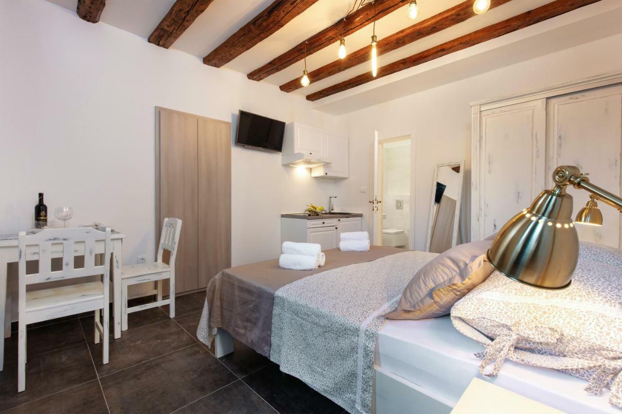 Studio Apartments Insula 斯普利特 外观 照片