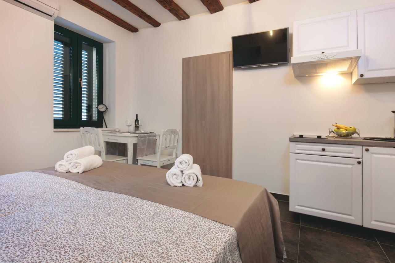 Studio Apartments Insula 斯普利特 外观 照片