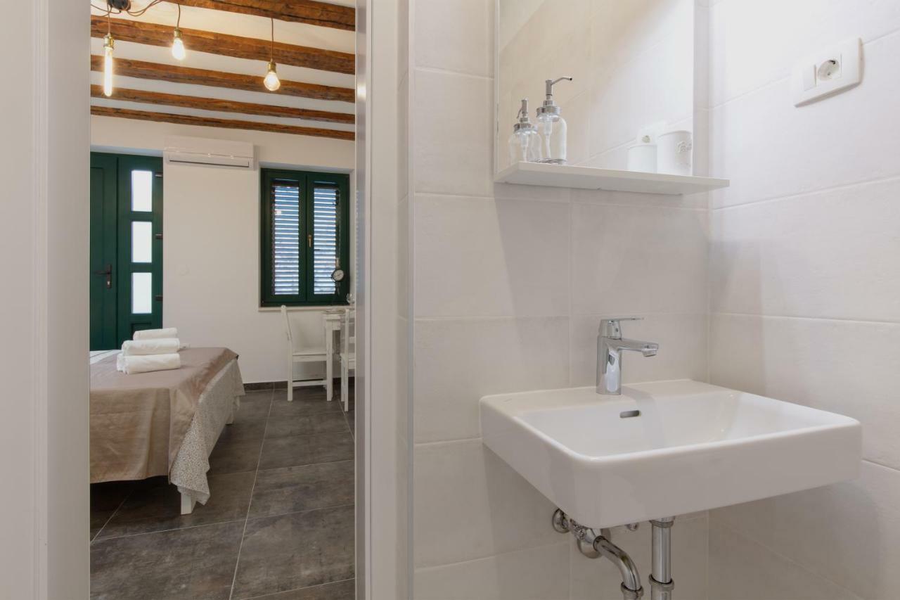 Studio Apartments Insula 斯普利特 外观 照片